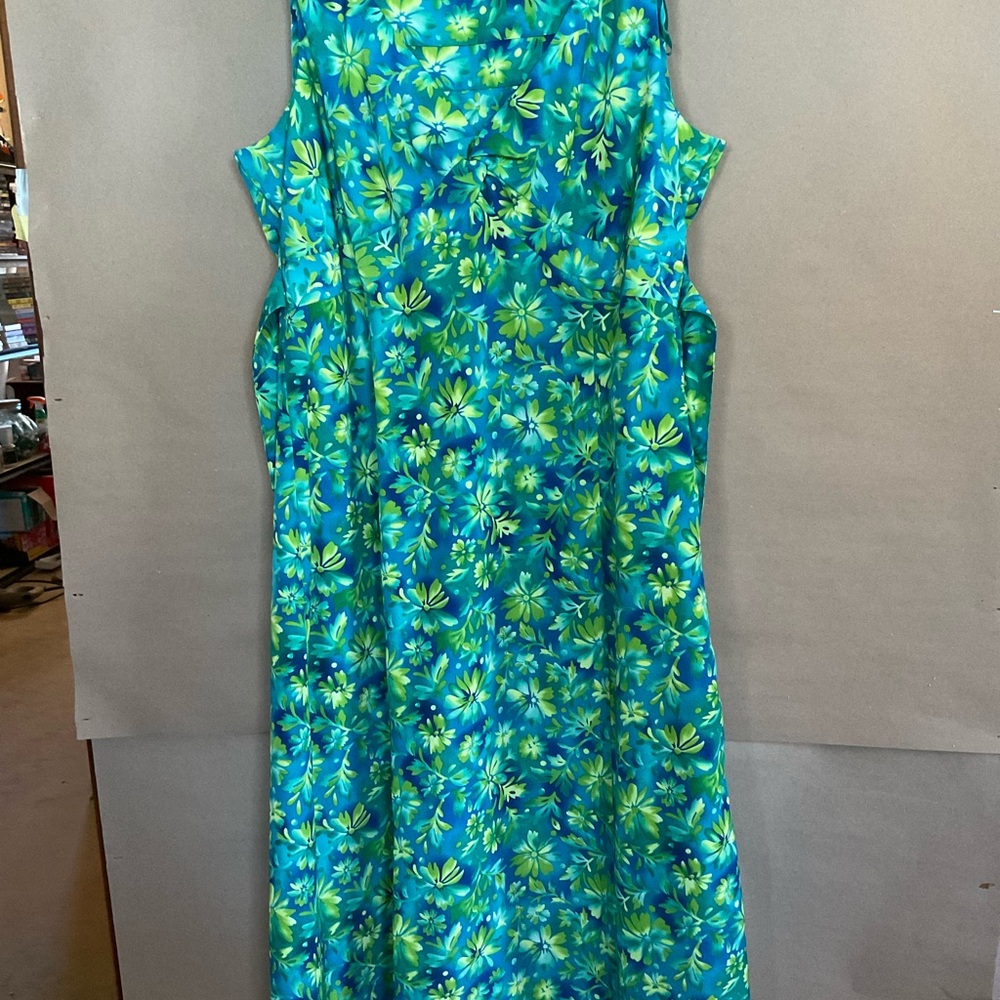 Sag Harbor Sleeveless Floral Shift Dress in Teal & Lime. Size 18